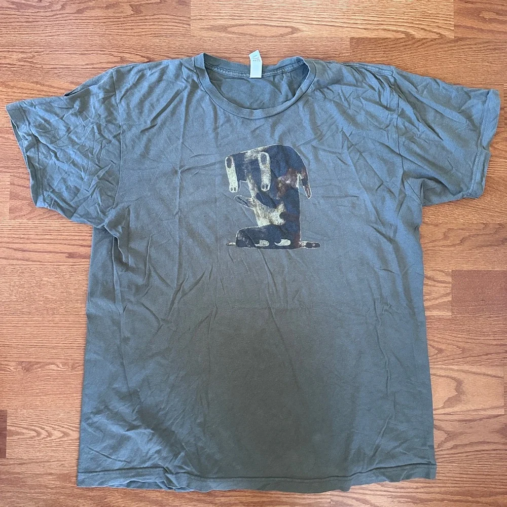 Gray/green Jon Klassen dog shirt